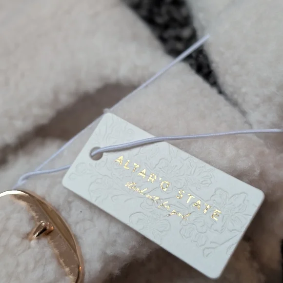 Altar'd State New With Tags Cozy Cream Fuzzy Sandals with Gold Buckles - Picture 6 of 7